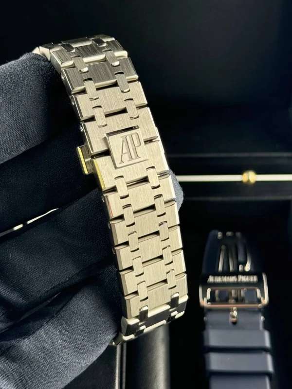 Audemars Piguet Royal Oak Dual Time Blue 26124ST.OO.D018CR.01 - Image 4