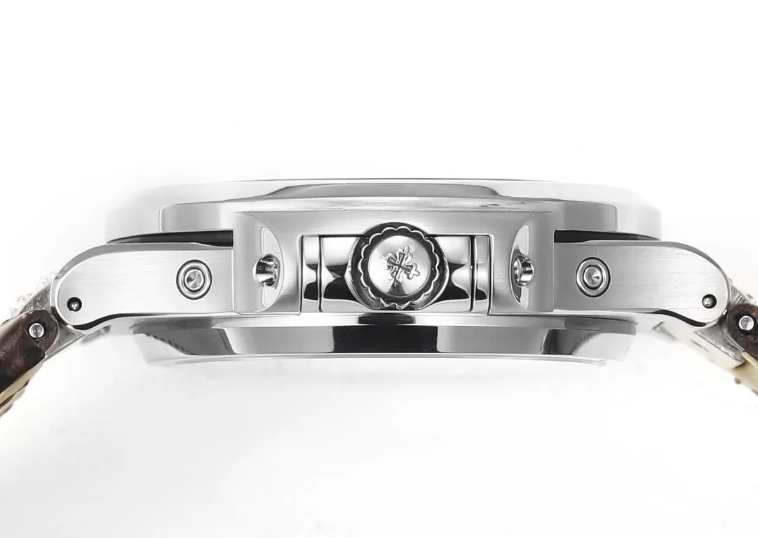 Patek Philippe Green Nautilus Watch - Image 6