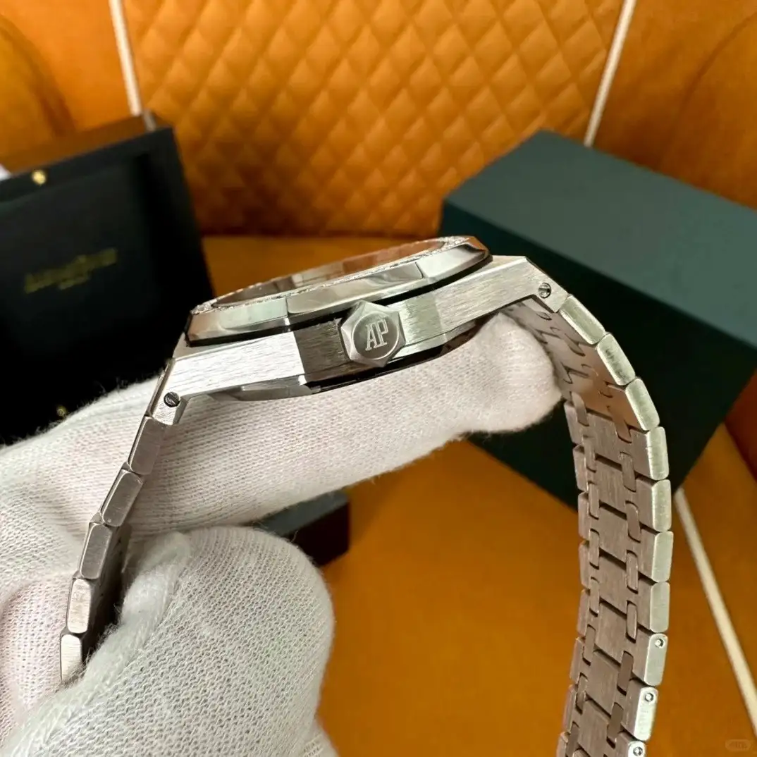 Audemars Piguet Royal Oak Selfwinding Black 15451ST.ZZ.1256ST.01 - Image 6