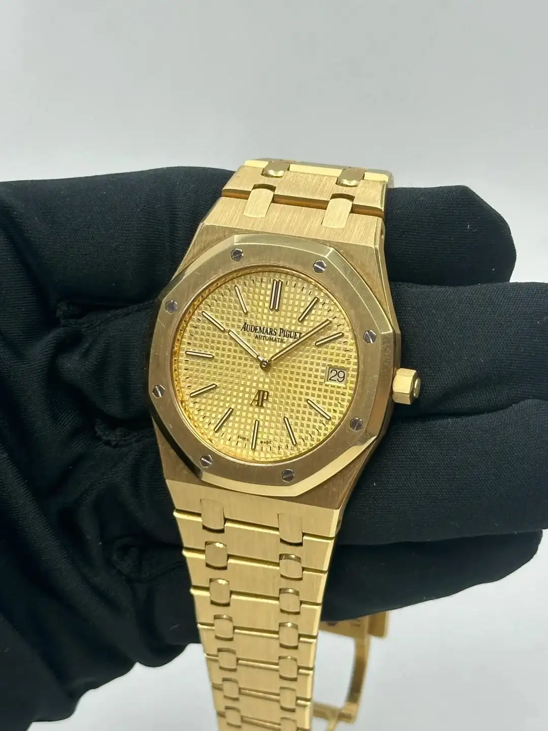 Audemars Piguet Royal Oak Jumbo Extra-Thin Gold 15202BA.OO.1240BA.02 - Image 2