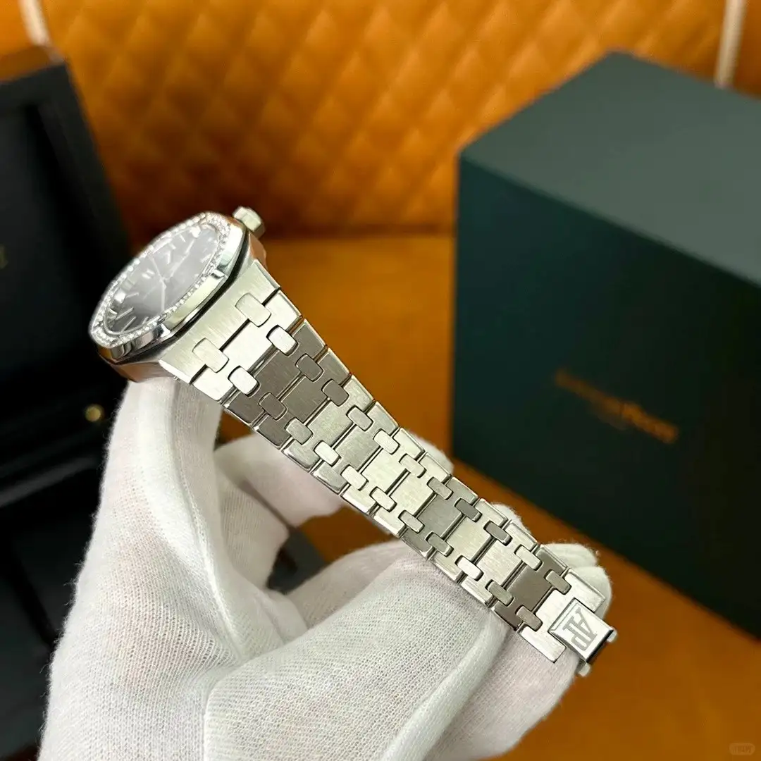 Audemars Piguet Royal Oak Selfwinding Black 15451ST.ZZ.1256ST.01 - Image 5