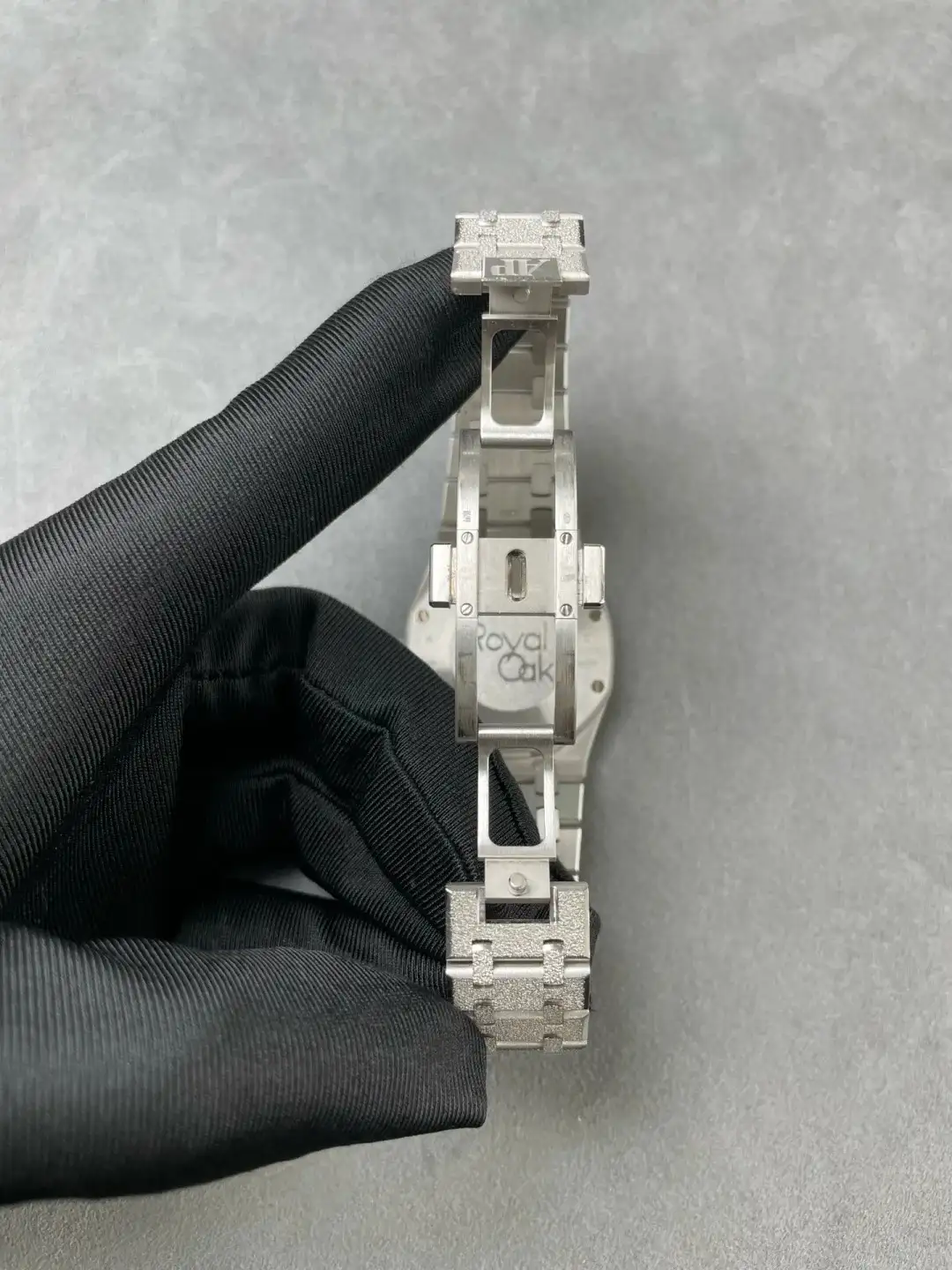 Audemars Piguet Royal Oak Frosted Gold Quartz Black 67653BC.GG.1263BC.02 - Image 4